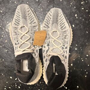 New with Tag Adidas YZY 350 V2  Sneakers White and Black Yeezy